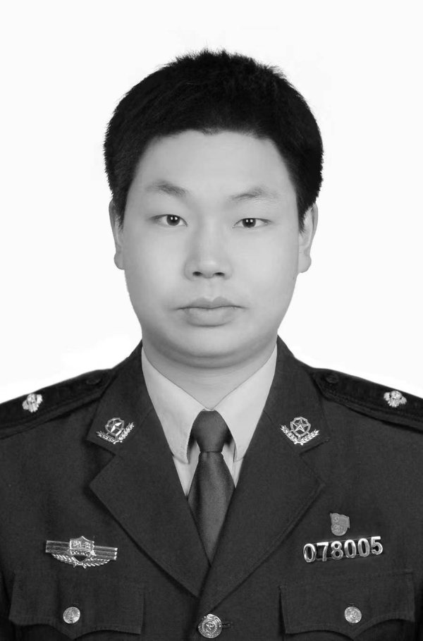 盈丰配资 曾荣立个人三等功1次获嘉奖5次 英山基层民警袁创因公牺牲